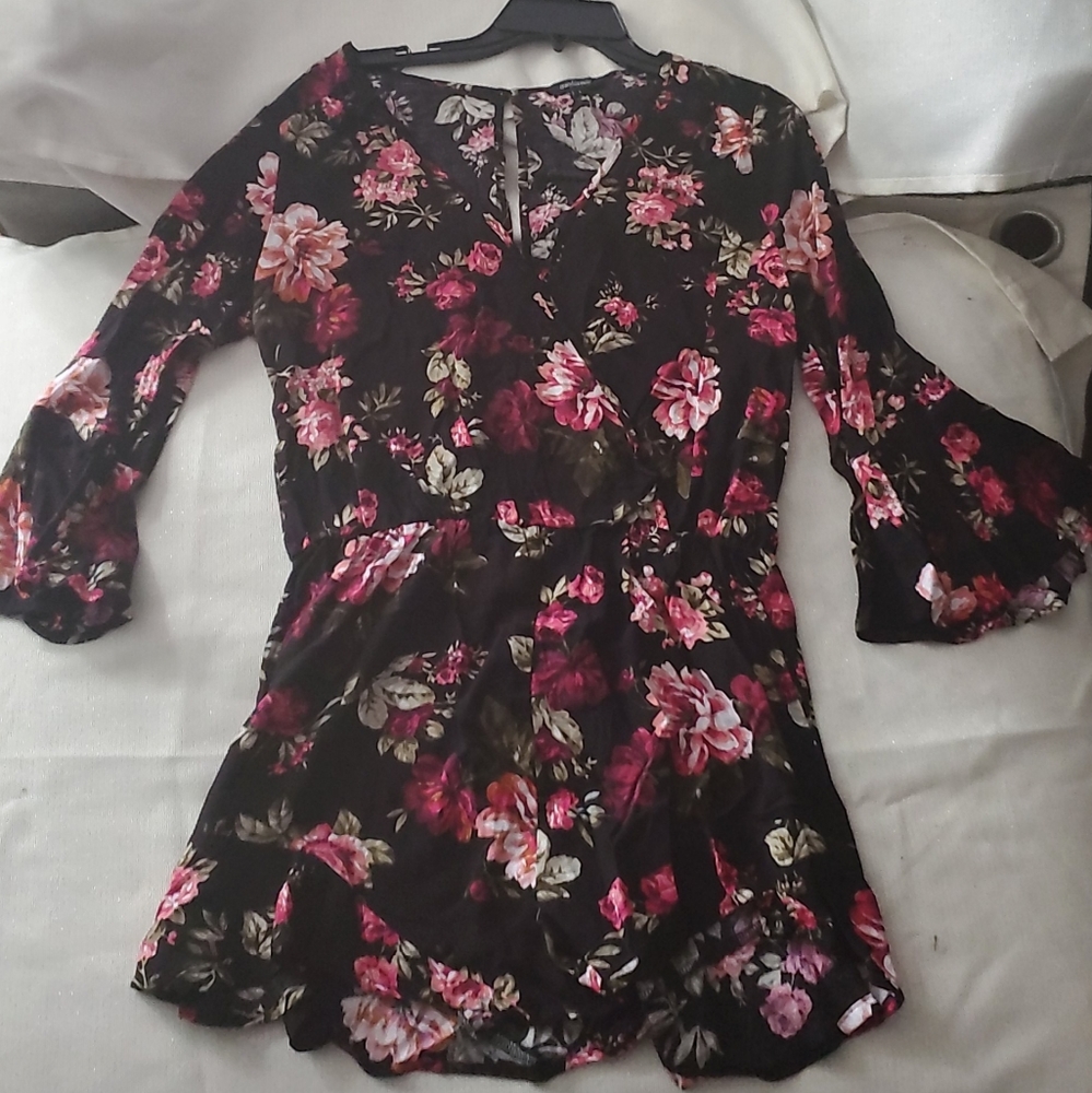 Rompers - Picture 2 of 7